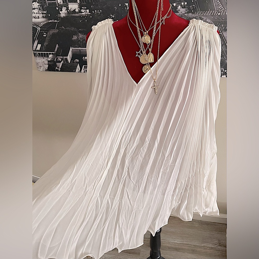 🌷Sheer Pleated ‘Flow’ top